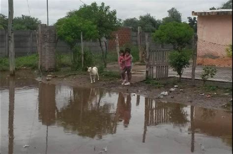 Por Las Inundaciones En Los Barrios Decenas De Familias Tuvieron Que