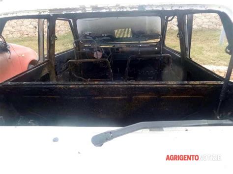 L Auto Incendiata A Lampedusa