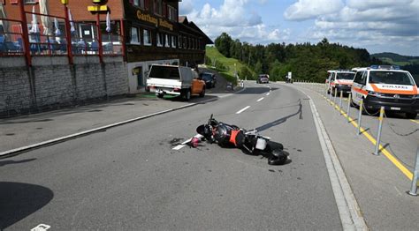 M Hlr Ti Sg Motorradfahrer Nach Kollision Mit Auto Unbestimmt