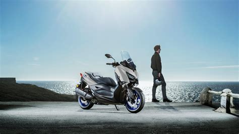 Motorrad Vergleich Piaggio Beverly 400 S 2021 Vs Yamaha Xmax 300 2021