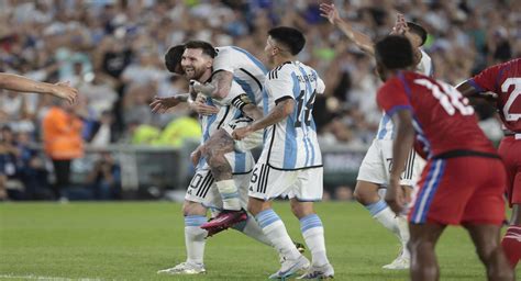 Con el gol 800 de Messi la Selección Argentina derrotó 2 0 a Panamá en