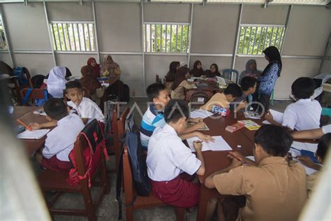 PERCEPATAN PEMULIHAN KEGIATAN BELAJAR PASCABENCANA ANTARA Foto