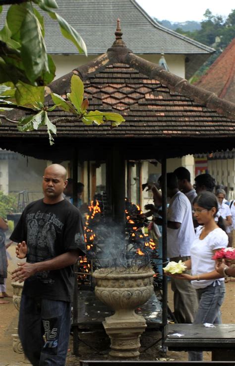 Sri Lanka - Temple of The Tooth Relic 09