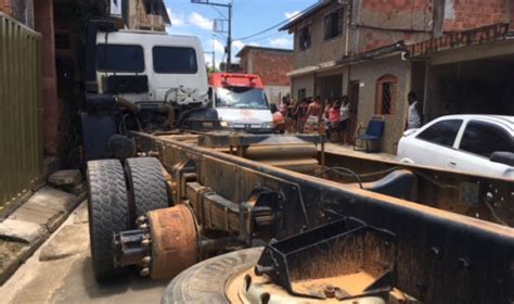 Homem Morre Atropelado Enquanto Consertava Caminh O Em Cataguases