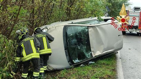 Incidente Sulla Garibaldina Auto Ribaltata Grande Spavento Per Una