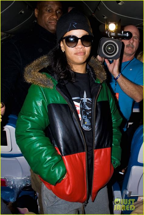 Rihanna Emerges On 777 Tour Flight To Nyc First Pics Photo 2761462