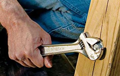 How to Use an Adjustable Wrench