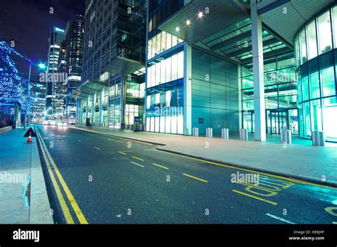 Street view at Canary Wharf in London at night Stock Photo - Alamy