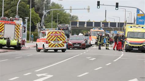 Nach Kollision gestürzt Unfall in Emden Motorradfahrer schwer