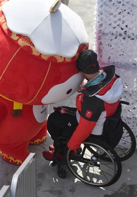 和冬残奥小可爱说再见！祝雪容融“下班开心” 搜狐大视野 搜狐新闻