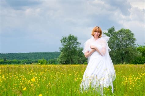 El Concepto De La Naturaleza De La Belleza Del Día De La Boda En Medio