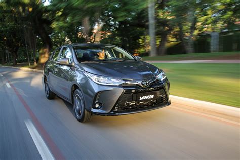 Toyota Yaris Ganha Leves Mudan As No Visual E Mais Seguran A