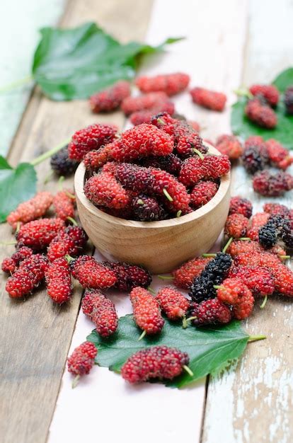 Premium Photo Fresh Mulberry In Wooden Bowl