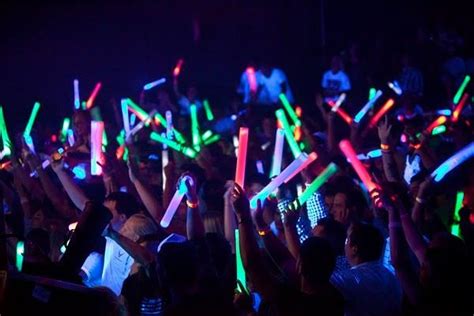 Glow stick concert - Glowsticks Photo (39566520) - Fanpop