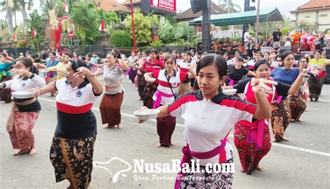 NUSABALI 200 Penari Pendet Semarakkan Pembukaan Festival Semarapura