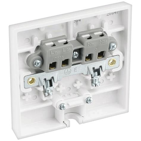 Bg Electrical White Pvc 20amp Flex Outlet Plate Ukes