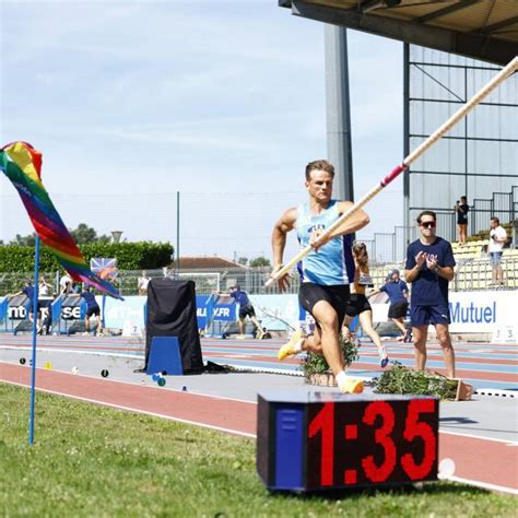 Thibaut Collet Champion De France De La Perche Renaud Lavillenie Fait