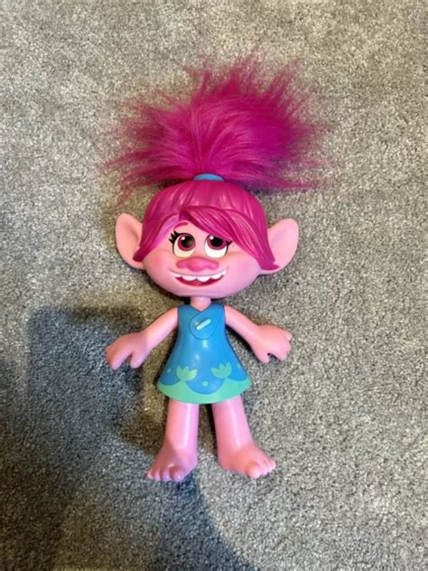 Hasbro Dreamworks Trolls World Tour Superstar Poppy Singing Troll Sound