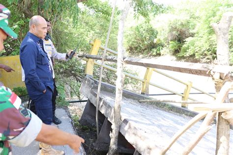 Tinjau Lokasi Bencana Banjir Di Kabupaten Kupang Gubernur NTT