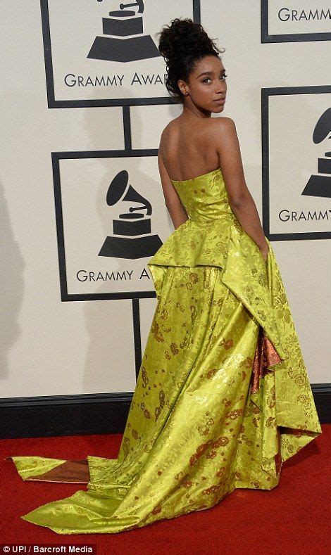 Ellie Goulding Looks Incredible In A Pink Gown At The Grammy Awards