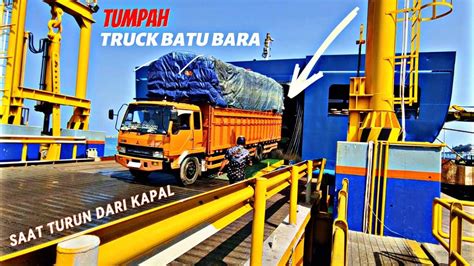 Tumpah Truck Batu Bara Saat Turun Kapal Di Pelabuhan Merak Youtube