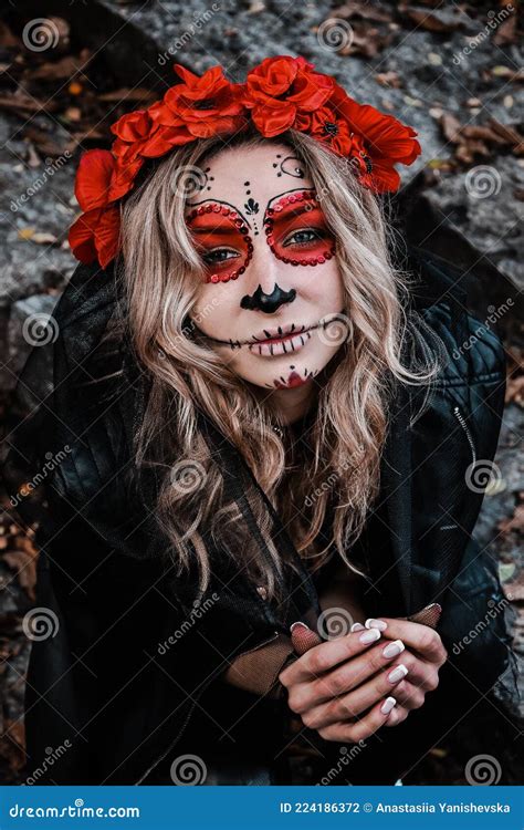 Portrait De Calavera Catrina Jeune Femme Maquillée Crâne à Sucre Dia