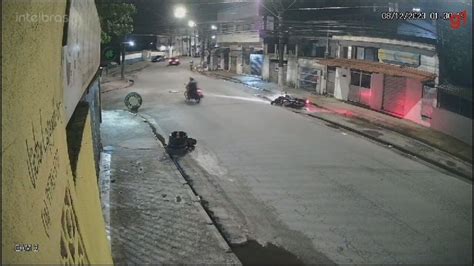 Traficante Assassinado A Tiros Enquanto Andava De Moto No Litoral De