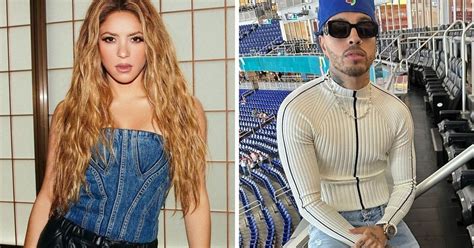 Captan A Rauw Alejandro Paseando Con Shakira En Medio De Rumores De