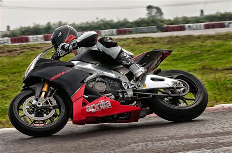 APRILIA RSV4 Factory APRC 2013 2014 Specs Performance Photos