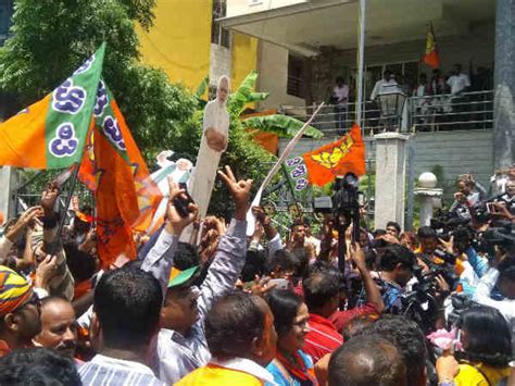 Jai Shri Ram Slogans Greet Mamata Banerjee In Bengal Her Reaction Malayalam Oneindia