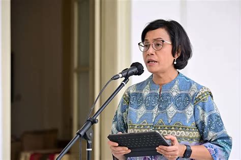 Sri Mulyani Beri Kado Spesial Untuk Tenaga Honorer Pramubakti Gajinya