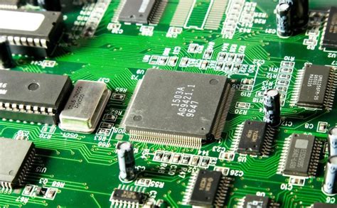 Che cosa è un PCB e come funziona un PCB Viasion