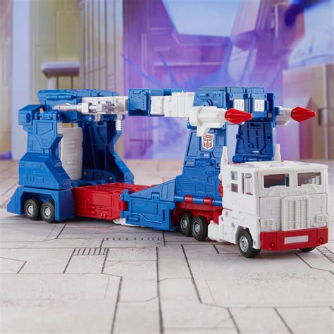 The Transformers The Movie 86 21 Ultra Magnus Arrives From Hasbro