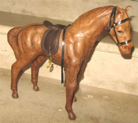 FIGURINE STATUE CHEVAL En Cuir Avec Selle Etrier EUR 24 95 PicClick FR