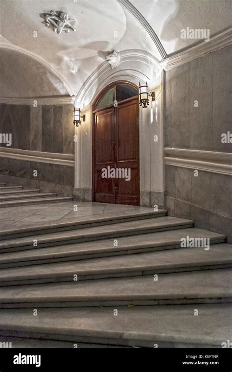 Le Magnifique Grand Escalier L Int Rieur Du Palais Des Grands Ma Tres