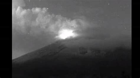 Captan supuestos ovnis sobrevolando el Popocatépetl videos Uno TV