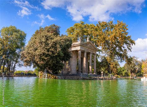 Foto De Temple Of Asclepius Situated In The Middle Of The Small Island