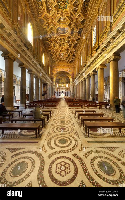 Interior De La Bas Lica De Santa Maria In Trastevere Fotograf A De