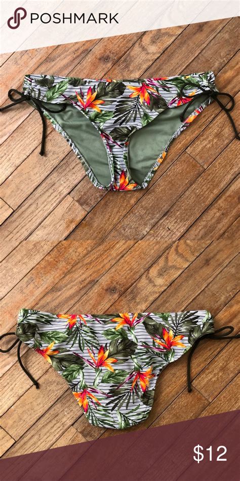 NWOT Mossimo Tie Side Bikini Bottoms NWOT Palm And Floral Striped