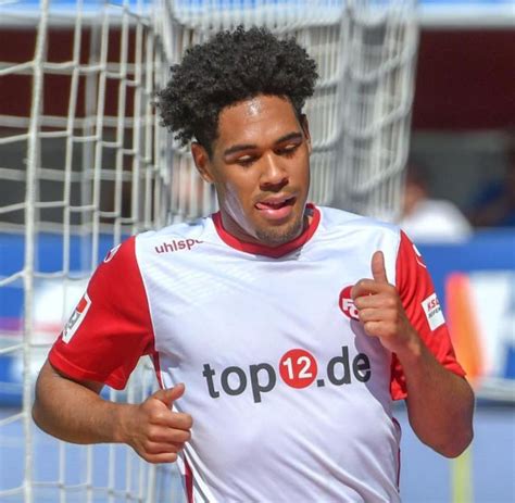 Kaiserslauterns Verteidiger Mwene Vor Wechsel Zu Mainz Welt