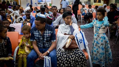 63 Ethiopian Immigrants Arrive In Israel After Years Long Wait The