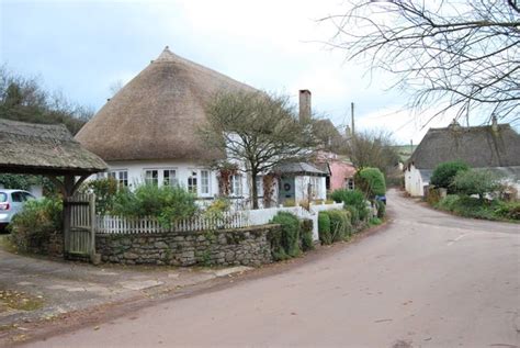 Thatched Cottage At Daccombe Cross Paul Hutchinson Geograph