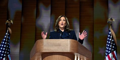 Tats Unis Kamala Harris Accepte L Investiture D Mocrate Et Promet