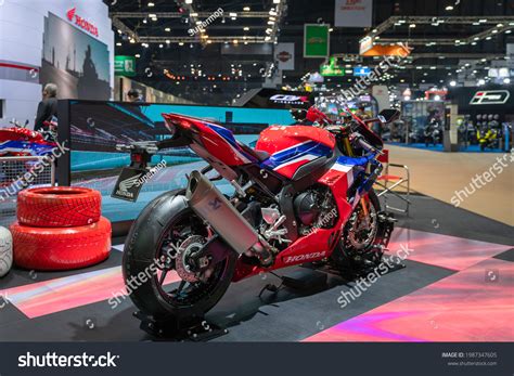 5 Cbr Fire Blade Images, Stock Photos & Vectors | Shutterstock