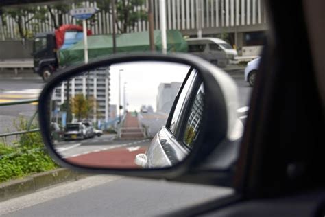 運転中に注意すべき車の死角とは？｜教えて！おとなの自動車保険