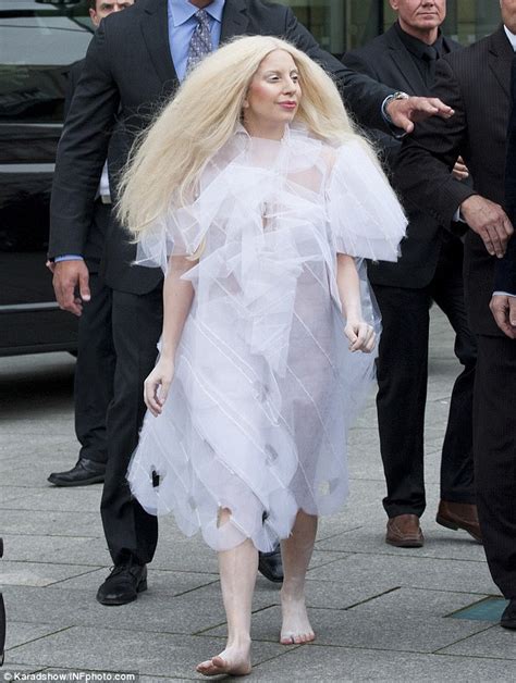 Lady Gaga S Makes Bizarre Entrance As She Lands In London Daily Mail