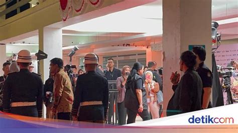 Berbaju Hitam Puan Hadiri Debat Ketiga Pilpres 2024 Di Istora Senayan