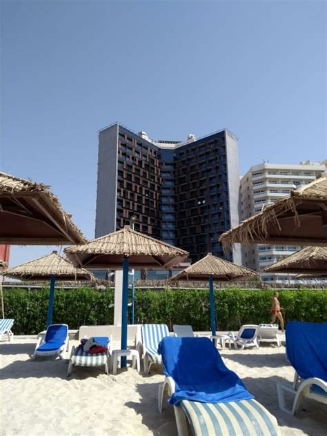 Blick Vom Strand Zum Hote Wyndham Garden Ajman Corniche Ajman