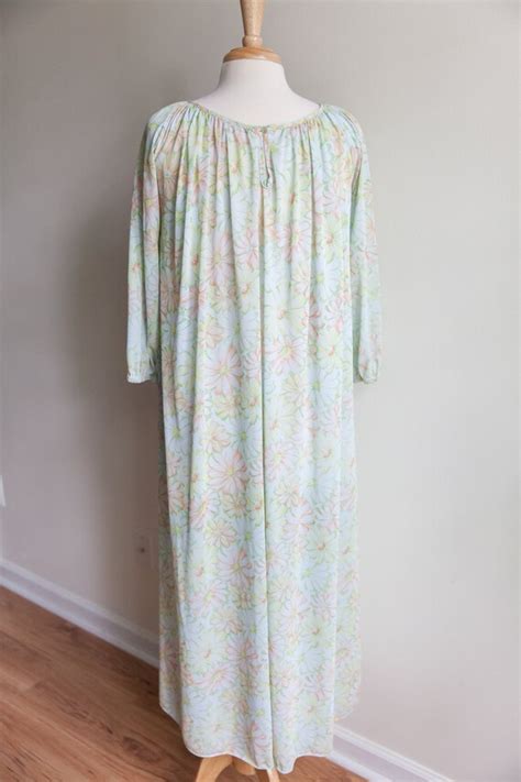 Vintage Daisy Chain Flowing Nightgown 1980s 80s Dais Gem