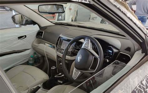 Hyundai Venue Compact SUV Interior & Exterior Pictures Leaked ...